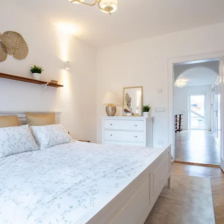 Apartment Pipa's Place - Stylish Garden Prime Location *